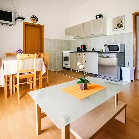 In Seline Near Paklenica Park Apartmán Starigrad Paklenica